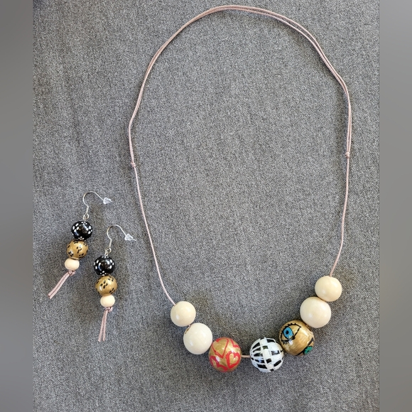 New handmade Necklace and earrings set - Picture 2 of 9